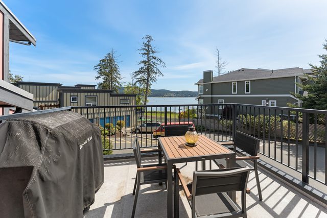 Ocean View, Pet Friendly 2 BDR Townhome, Sooke, BC