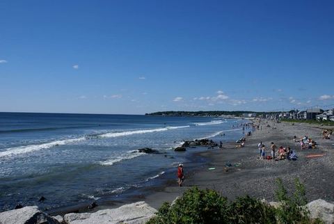 Oceanfront Condo steps away from Long Sands Beach