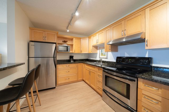 207 Lower Beach View Suite, Shorewater Resort  — Qualicum Beach, British Columbia