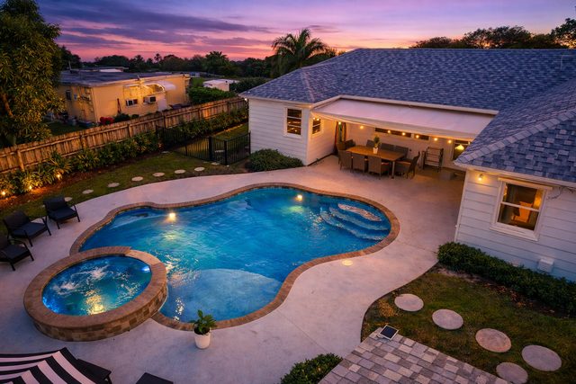 Private Pool Oasis Near DT & Palm Beach w3BR| 2BA