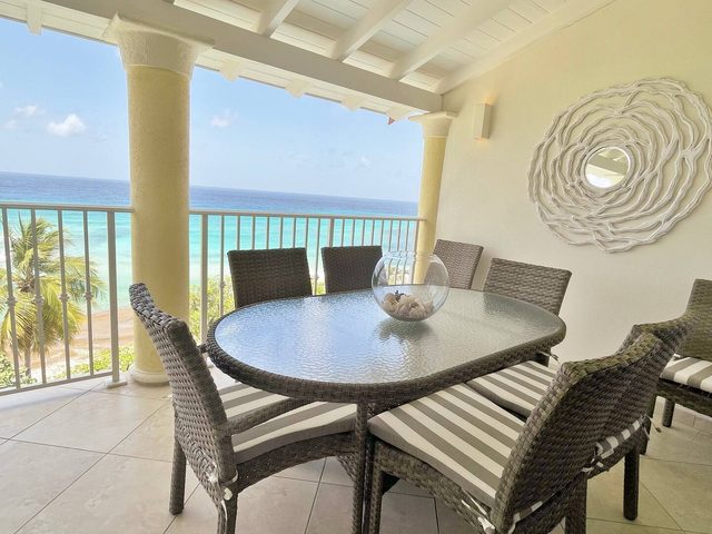 Modern 3-Bed Penthouse on South Coast