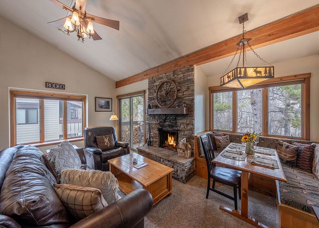 Fresh interior, excellent location in Aspens