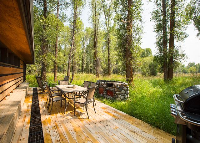 Secluded with Wildlife yet convenient — Wilson, WY