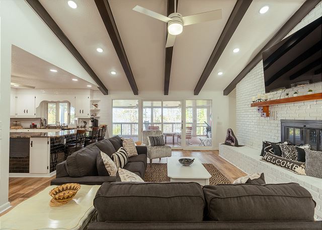 Bea's Lakehouse — Heber Springs, AR