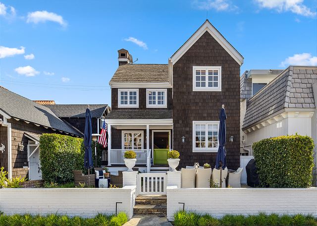 312 RUBY — Newport Beach, CA