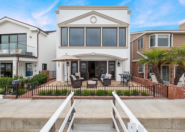 209 East Bayfront