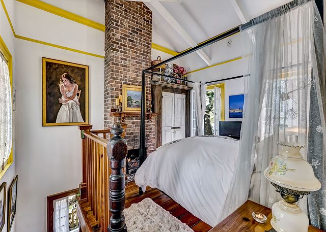 Savannah, Georgia United States -  Carriage House in North Historic District. Pet Friendly! Fireplaces. | Cora Bett Thomas Vacation Rentals