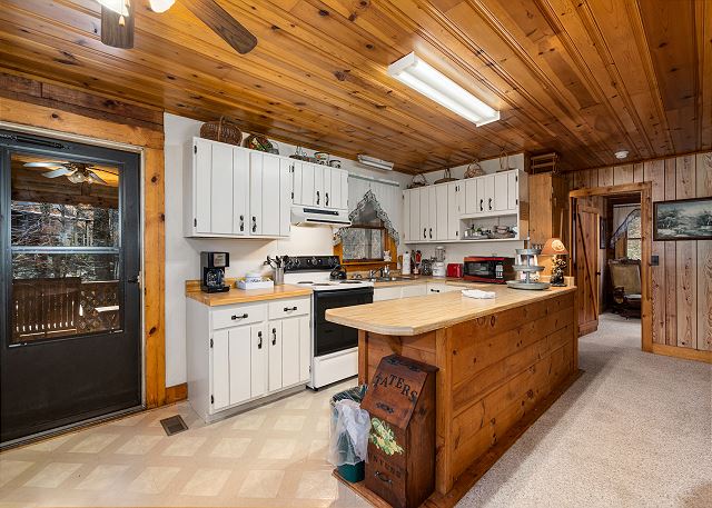 Rocky Top Log 281 Nottingham Rd (PF) — Maggie Valley, NC