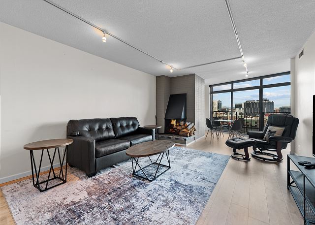 High Rise Condo Downtown-Executive 30 Day Rental