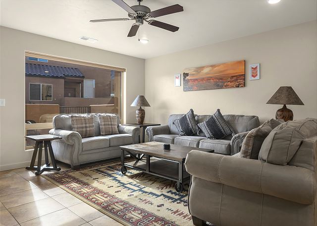 Townhome Close to Town & Ntl Parks | Pool & HotTub