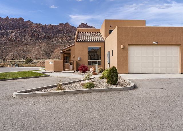 Moab, Utah United States - Amazing Redrock Views | Near National Parks | Pool Hot Tub | Vacation Rental Collective Website