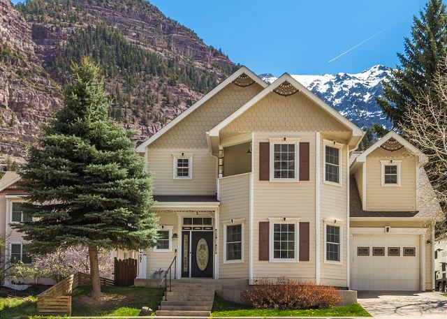 The Victorian Off Main St | Hot Tub | Fireplace