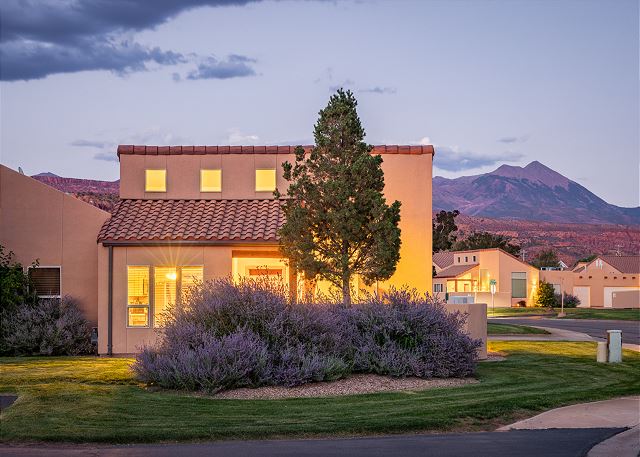 Moab Oasis | Near National Parks | Pool Hot Tub | Easy Parking