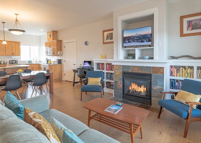 Bend, Oregon United States - Hot Tub ~ Lovely Bend home ~ Fireplace ~ Dog Friendly ~ Fenced Yard! | Vacation Rental Collective Website