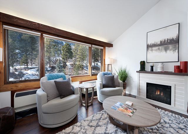 Iron Horse Hideaway (#206) |10 min to Ski - A/C - Golf, Shared Pool & Hot Tub