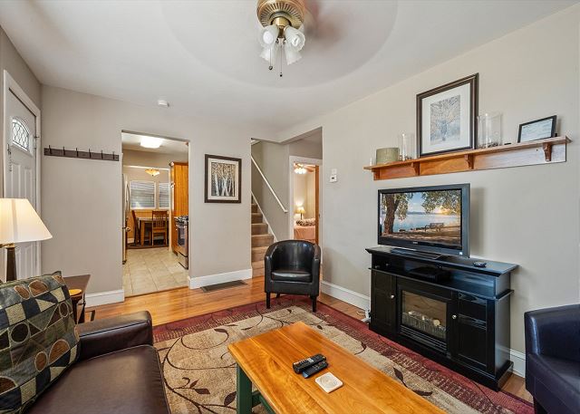 Cozy Cottage | Central CDA Location | Great Fenced Backyard | Bikes | BBQ