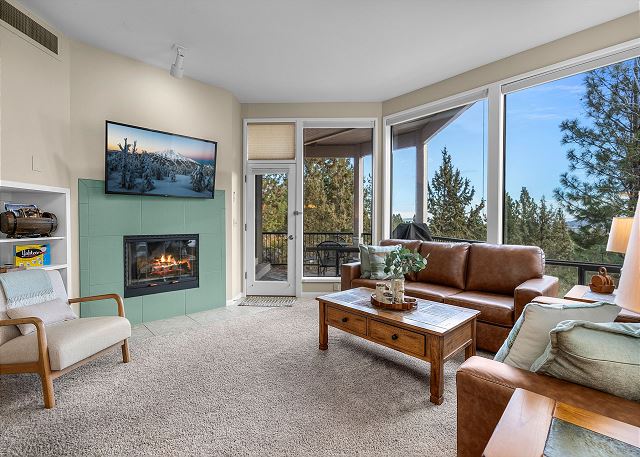 New! Mt Bachelor Village ~ Views ~ Fireplace ~ Community Hot Tub Access!