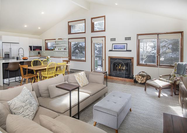 Updated Townhome | Hot Tub | Shuttle to Slopes
