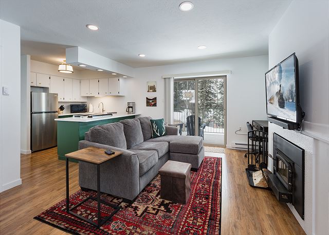 The Green Diamond (#132) | Close to Ski Lifts, Fireplace, 2 Balconies, Locker