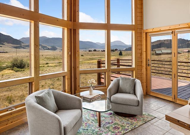 Relaxing Mountain Getaway with Scenic Views & Outdoor Space
