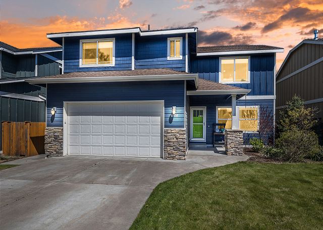 Bend , Oregon United States - Dog Friendly ~ Bonus Room ~ Fireplace ~ BBQ ~ Fenced Yard ~ Close to Park! | Vacation Rental Collective Website