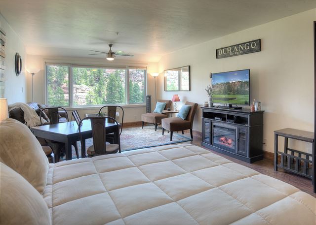 Royal Ridge (#319) | 10 min to Ski - Pickleball - Golf - AC/Pool/Hot Tub