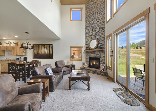 Overlooks 9th Green | Discount Golf Privileges | Golf & Ski