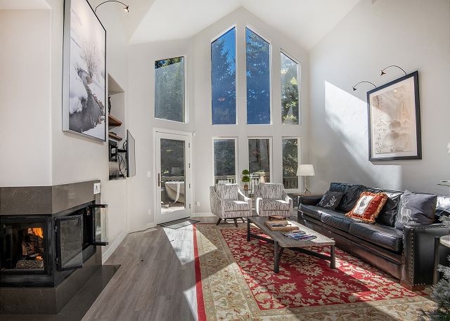 New! Arrowhead Estate | 2 Master Suites | Shuttle | Pool & Hot Tub Access