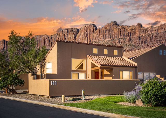 Moab, Utah United States - Near Arches National Park & Downtown Moab | Views! | Vacation Rental Collective Website