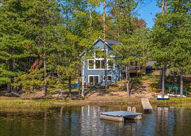 Lakefront Cabin with Fireplace Near Trails with Trailer Parking - Dogs OK