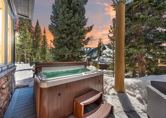 Hot Tub & Fireplace Mountain Retreat | 5 minutes to Winter Park Resort