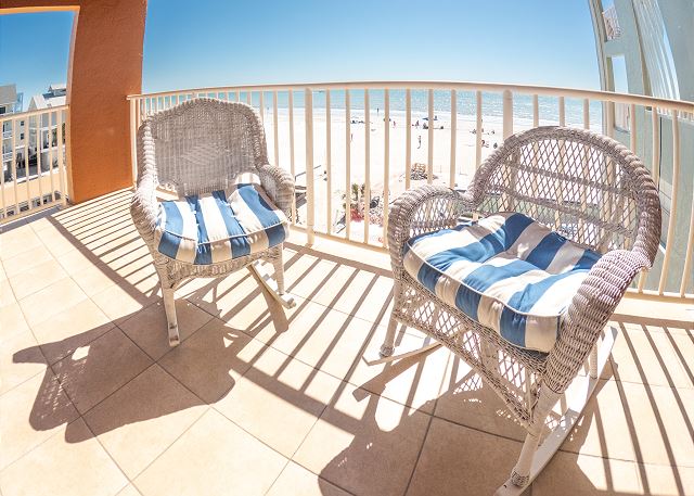 Holiday Villas III- 301 in Indian Shores- Stunning 2 bedroom condo! — Indian Shores, FL