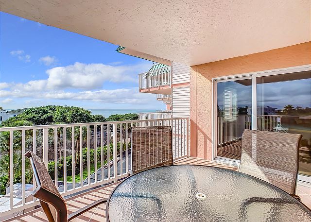Beach Cottage1402-Stunning beachfront condo — Redington Shores, FL