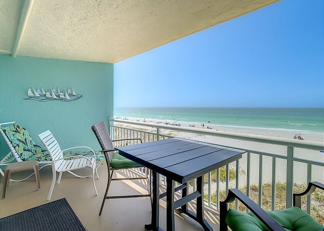 Chateaux Condominium 204- Beach front w/ spectacular views!