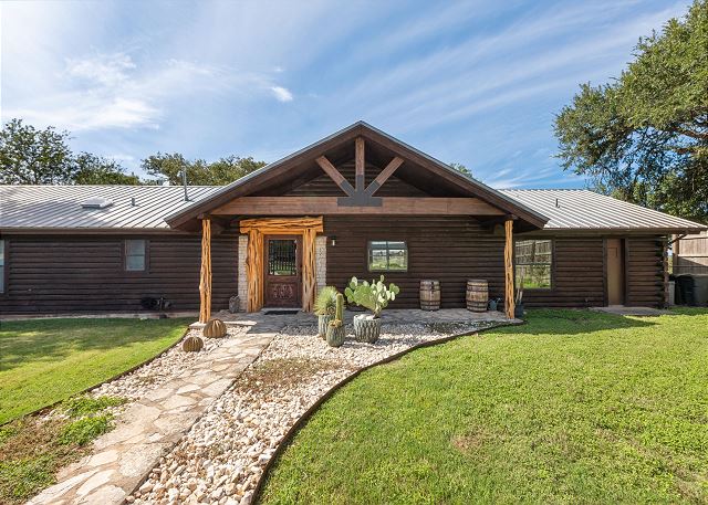 Guadalupe Bluff Log Cabin — Guadalupe Heights, TX