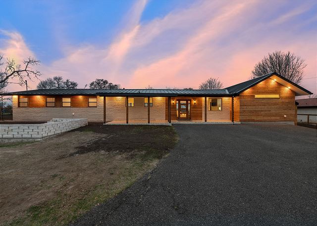 Guadalupe Bluff Modern House