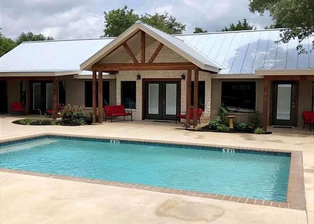 Dos Oakes - LOW RIVER SEASON DISCOUNT — Concan, TX