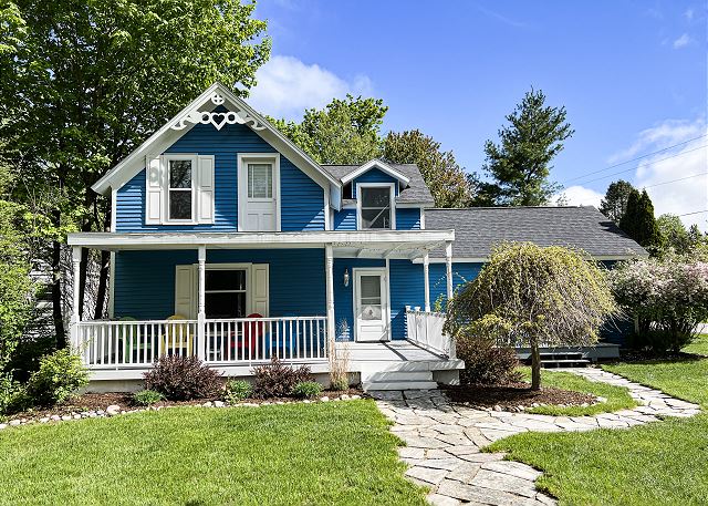 Deja Blue — Harbor Springs, MI