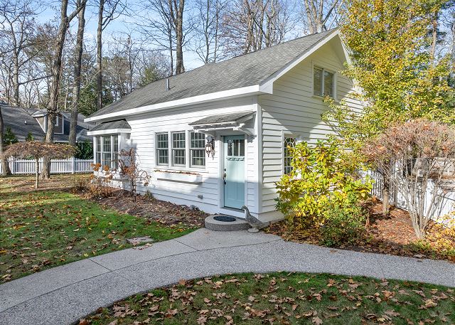 Lakeview Bliss Carriage House