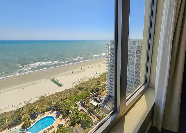 Ocean Front, 1602 Royale Palms, full resort access!!