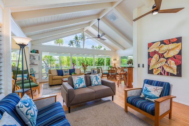 Hale Alealea
      Beds/Baths
      4 BR
3 BA
8 Guests