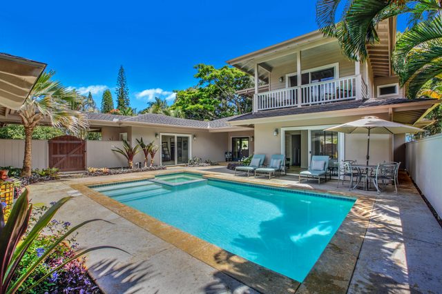 Hale Moena
      Beds/Baths
      4 BR
3.5 BA
10 Guests