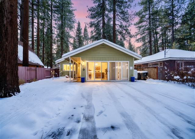South Lake Tahoe, California United States - Tahoe Beachy Cabin 3 Bedrooms-Hot Tub-Fenced Yard, Pets OK 846S | Pinnacle Lake Tahoe Getaways