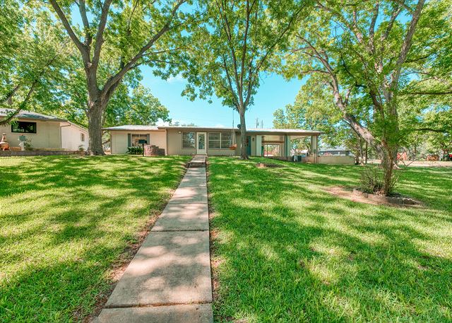 Kingsland, Texas United States - CasaLago | Log Country Cove