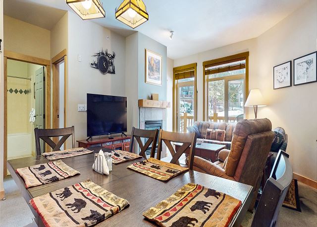 Sunstone Lodge #322 | Mammoth ski-in, ski-out Condos in Mammoth Lakes, CA | Mammoth Sierra Reservations