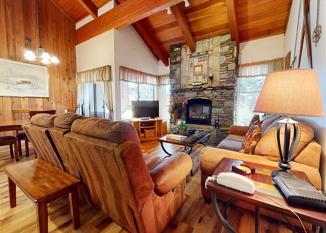 Val D'Isere #17 | Mammoth Village Condos in Mammoth Lakes, CA | Mammoth Sierra Reservations