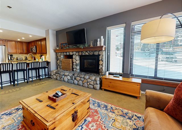 Silver Bear #30 | Mammoth Lakes Condos | Mammoth Sierra Reservations