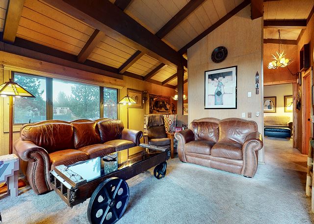 Villa de los Pinos #16 | Mammoth Lakes Condos | Mammoth Sierra Reservations