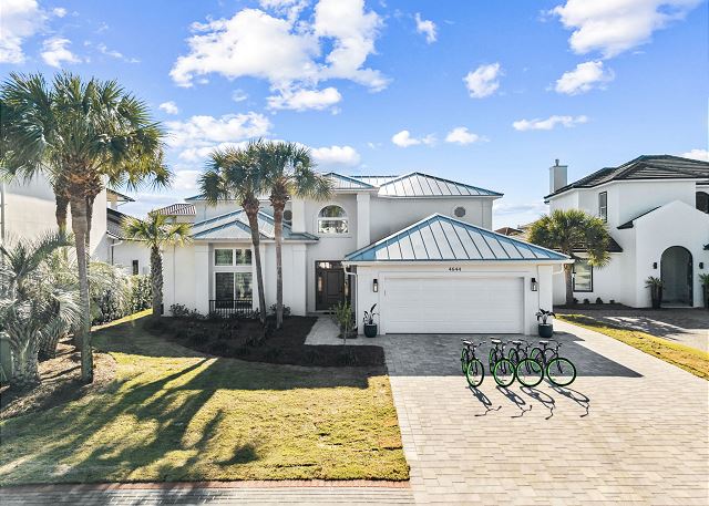 Destin, Florida United States - Holiday Everyday | Modern Beach Vacation Rentals