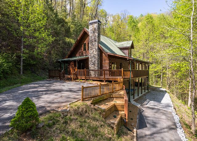 Lakeview Lodge-HotTub/Lake/Dog Friendly/Ping-Pong/5-Beds/4-Baths!